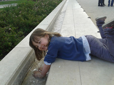 Les mains dans l'eau