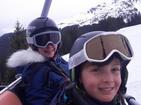 Sur le télésiège avec tata