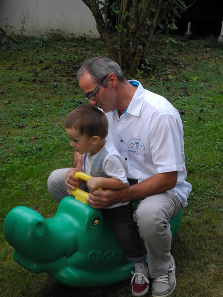 A dada sur un crocodile