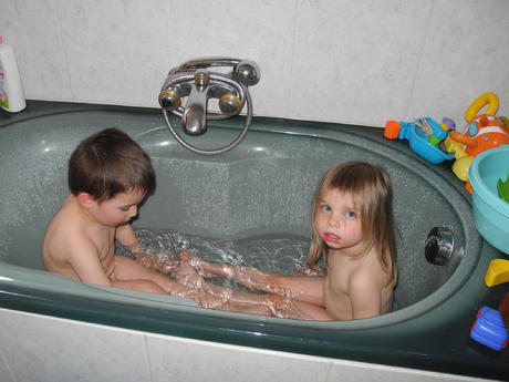 Au bain avec ma cousine