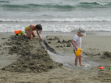 Rivière sur la plage