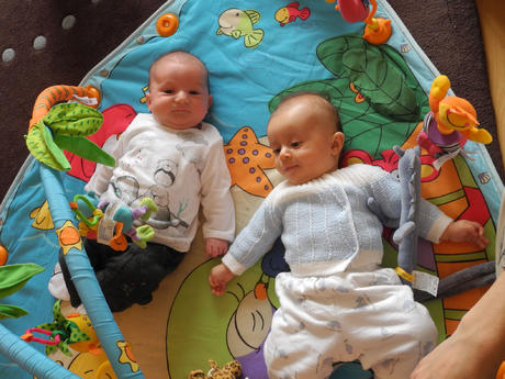 Clément et moi sur mon tapis de jeu