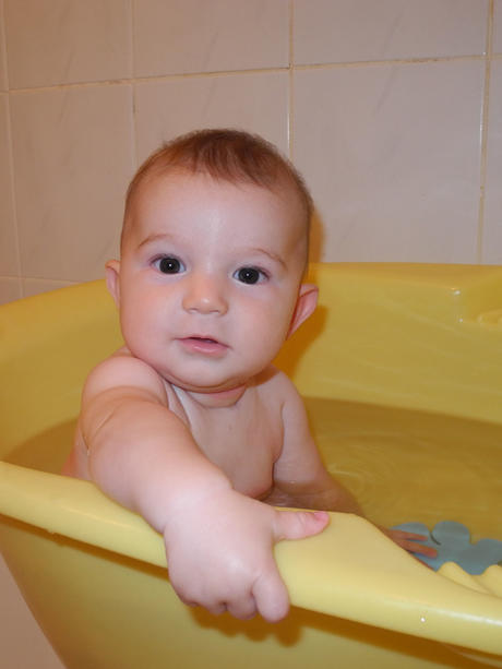 Assis dans le bain