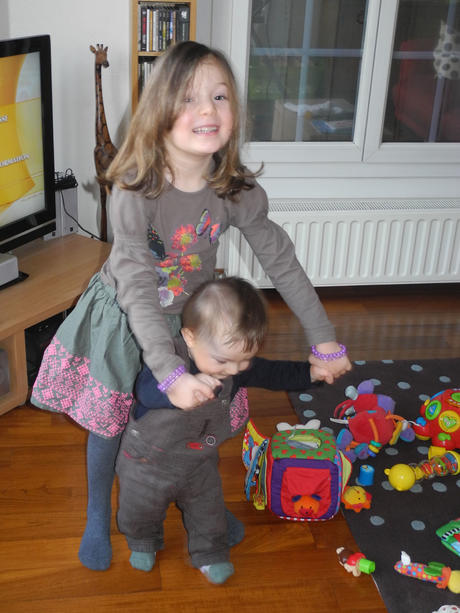 Je fais marcher mon petit frère