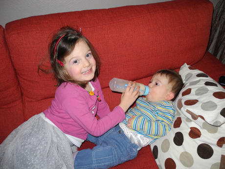 Donner le biberon Donner le biberon