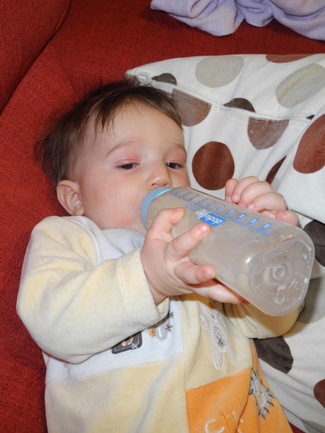 Le biberon tout seul