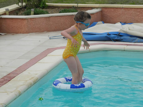 Plongeon dans la bouée Plongeon dans la bouée