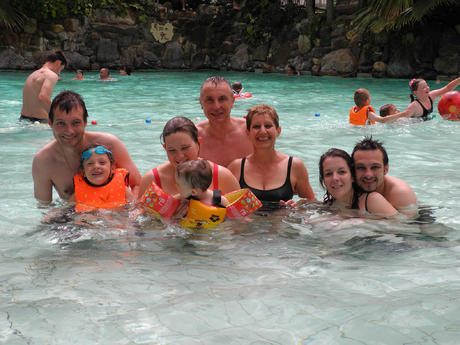 Photo de groupe dans l'eau